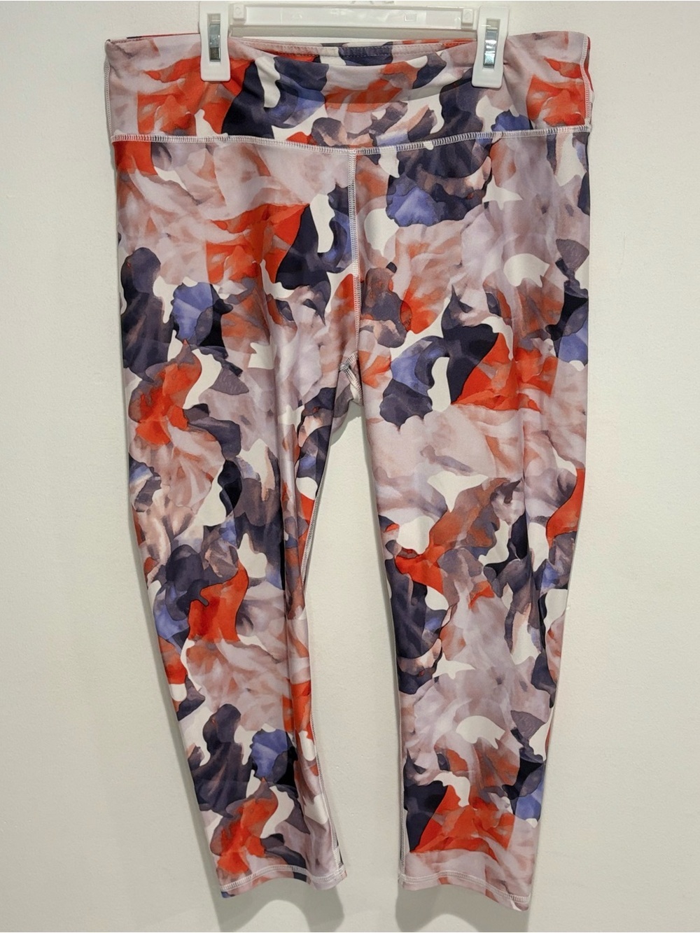 Fabletics Define PowerHold Mid-Rise Capri in Daydream Print - Picture 2 of 8